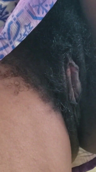 Tante seksi amatir dengan memek berbulu lagi asik ngentot habis-habisan - close up | Klip 1