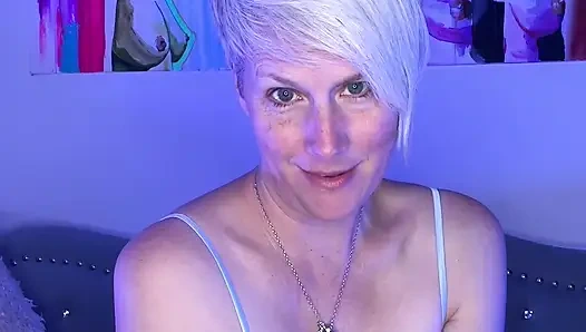 I Can’t Sleep So StepMommy Gave Me A Good JOI