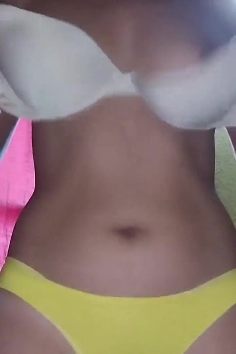 Üvey kız kardeşimi prezervatifsiz siktim, sadece sıkı amının içine boşalmamam için bana yalvardı.