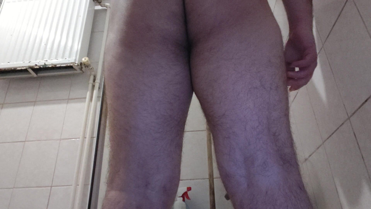 뚱뚱하고 털이 무성한 엉덩이