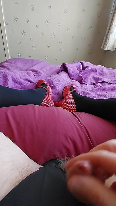 Sissy Cums When Her Pussy Is Plugged