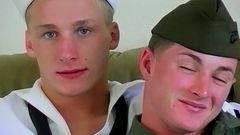 Hermosos gays de la marina enculada después de los juegos previos apasionados