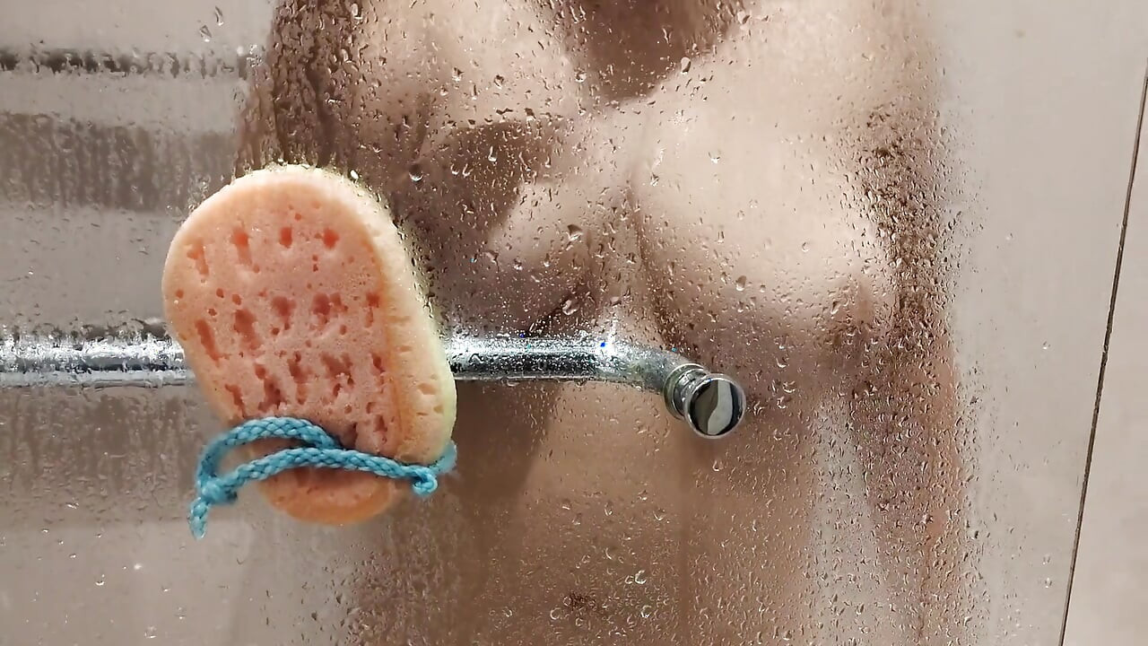 Złapałem moją przyrodnią siostrę pod prysznicem