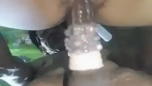 Tatmin orgazm olurken fışkırtıyor