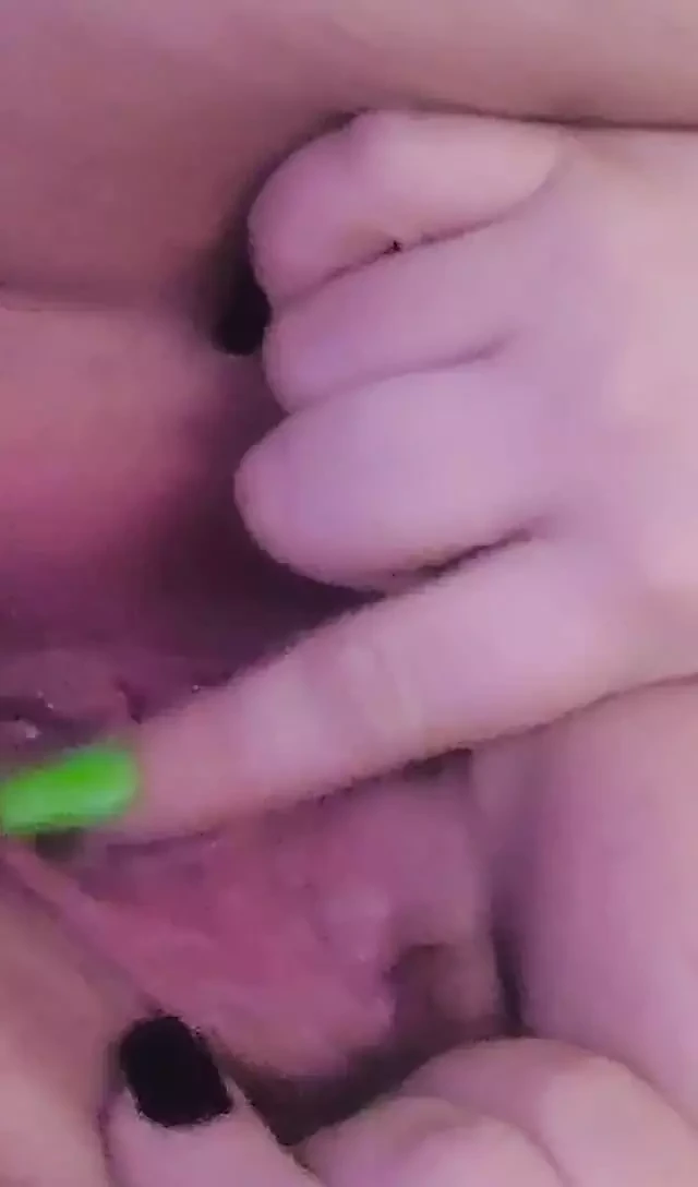 Finger Wet Juicy Clit