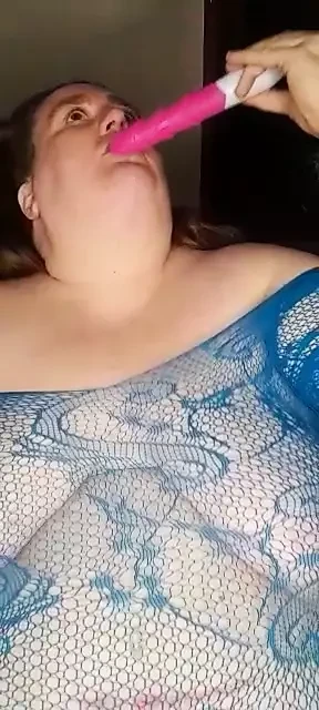 Thelady duboko guta vibrator