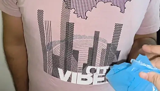 Delivery boy se chudai karwai and pregnent kiya