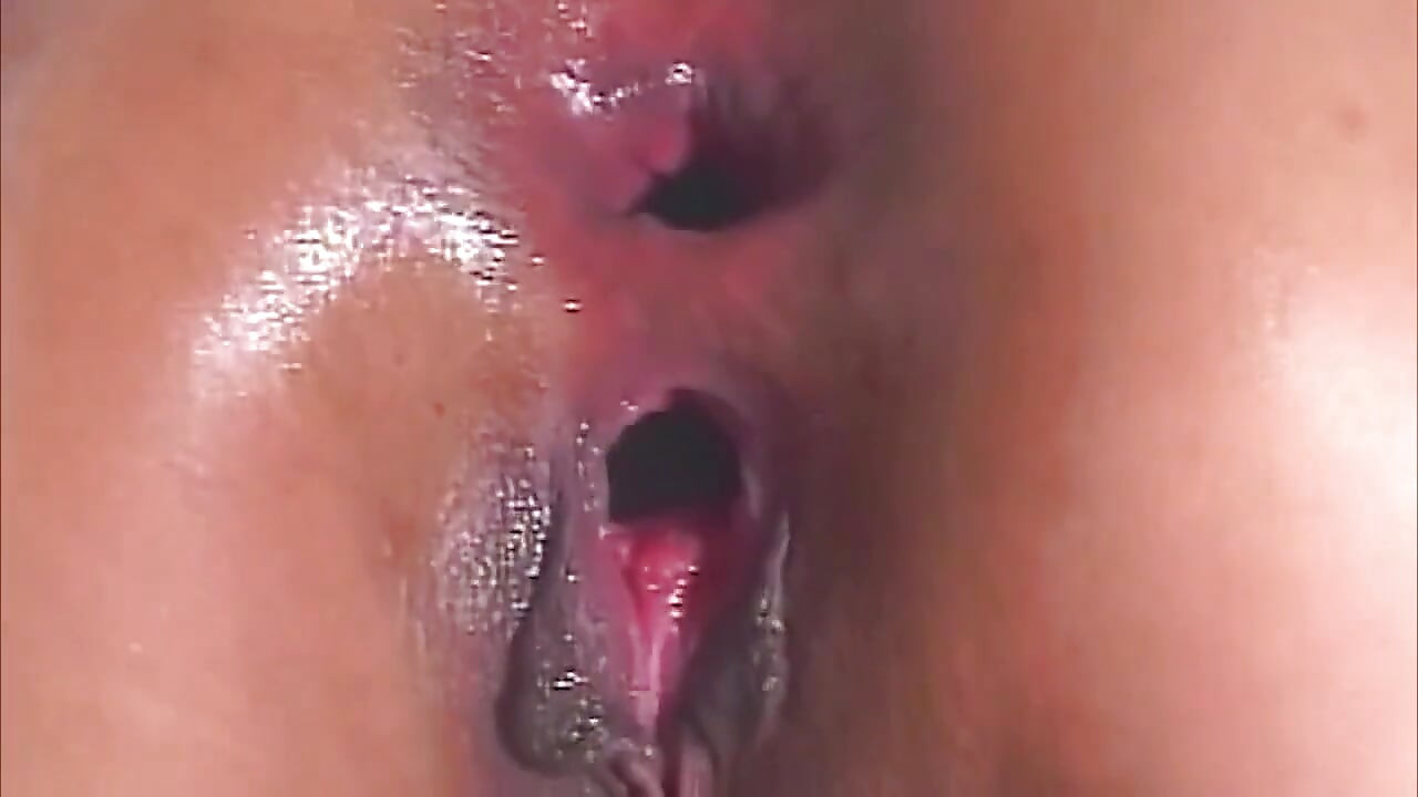 paripakv kaale baal vaali chodne laayak mammi badboo vaale chhed men mota land leti hai