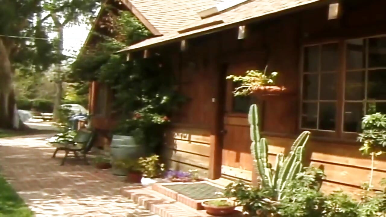 Hot 20yo Fucked by New Neighbor in Garden - Outdoor Risky Creampie