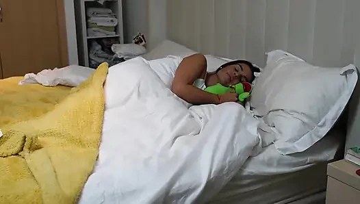 Latin kadının peluş sürprizi: Kermit'in sıkı kurbağası, crotchrope ve otm gag macerası! (fullhd)
