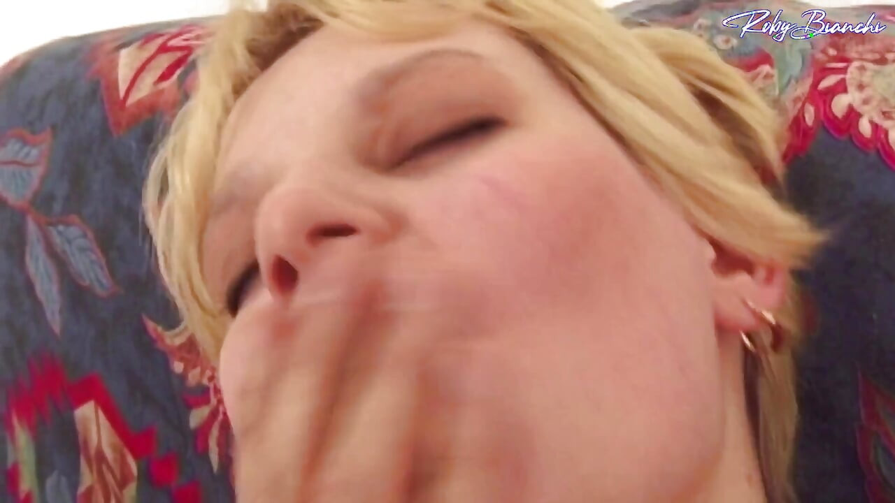 O italiancă naturală țâțoasă se alege cu curul rupt