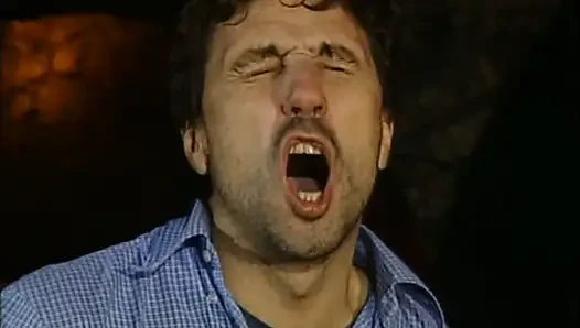 Büyük memeli genç klasik kız büyük yarakla sikiliyor ve ağzına boşalıyor