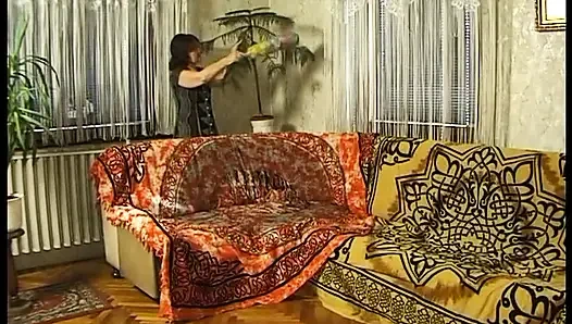 Spex-oma in strümpfen wird gefickt und gesichtsbesamt