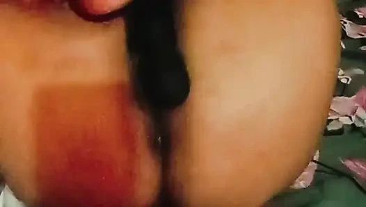 Домохозяйка Deshi с большими сиськами контролирует оргсам