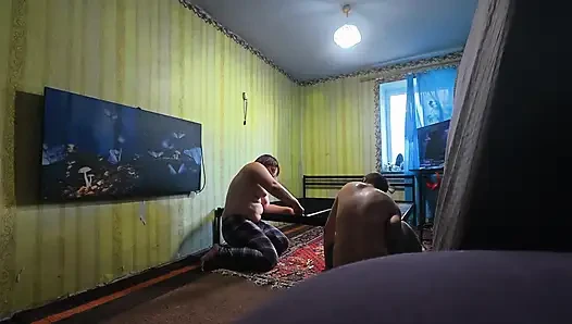 Hinter den kulissen, ungeschnitten. Wir bauen ein neues sexbett