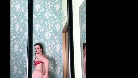Vivienne L'Amour - сисси куколд в клетке в видео от первого лица