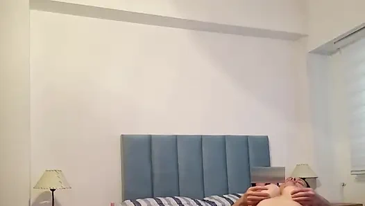 Rubys dusche ist ruiniert, als er Öl auf ihre möpse gießt, aber sein harter schwanz brachte sie dazu, ihm zu verzeihen