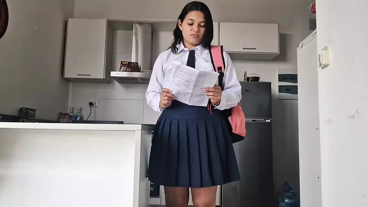 Meri sauteli bahan ko meri madad ki jaroorat hai aur mujhe apna lnd choosne ke lie uski jaroorat hai