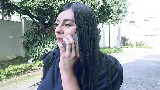 Teman sekelas kuliah datang ke kamar saya untuk mengerjakan pekerjaan rumah