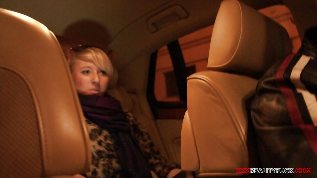 Sudah kepergok lagi ngentot di toilet umum