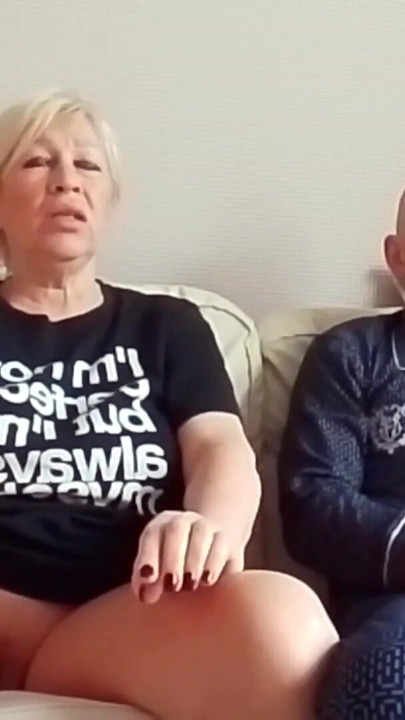 私の継母はセックスとロックが大好きです | クリップ 1