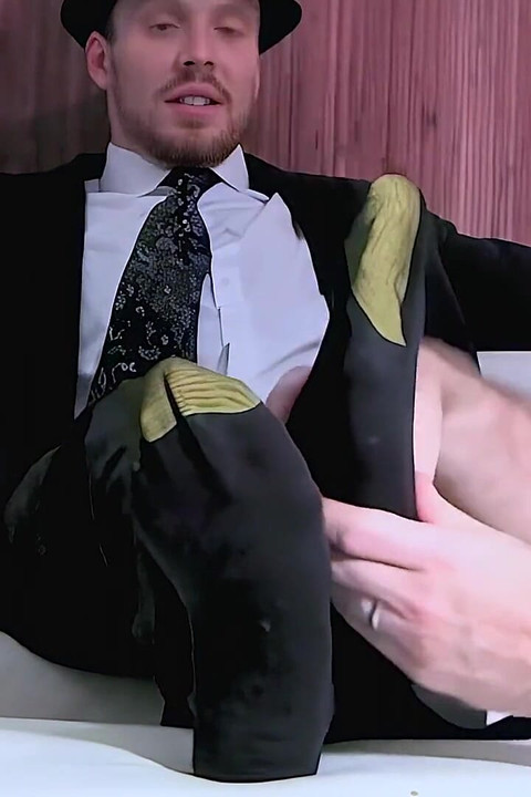 6'3" Brit Cain's Size 14 Feet & Socks Worshiped