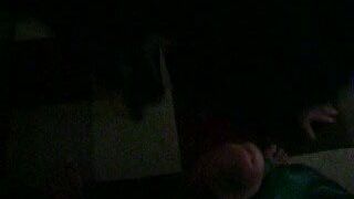 Ssanie mojego chłopaka podczas noszenia płaszcza z PVC
