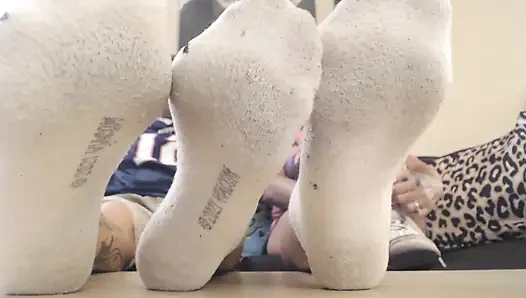 Doppelt stinkende socken & barfuß