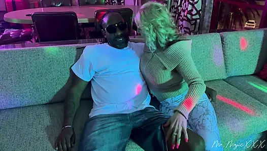 Bridgette Daniels Las Vegas'ta Bay Majic'i tüm deliklerine sokuyor