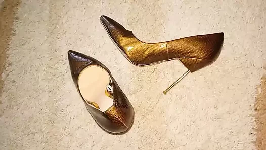 Koton porn video – Worn Koton metal heel stilettos fucked to fill cum