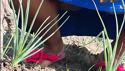 Hot stepmom went to the garden in a dress without panties and neighbor filmed