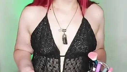 Başka bir adamla sikişmek için gavat kocama tanga seçmesini sağlıyorum!!