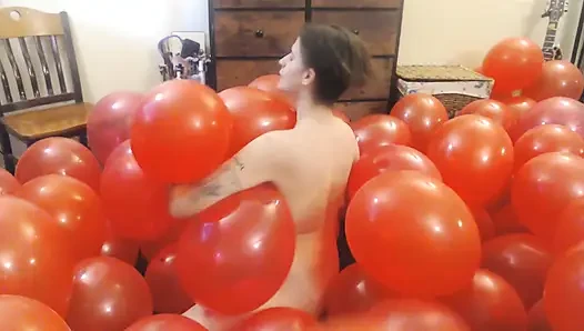 Büyük demet kırmızı balon çıplak