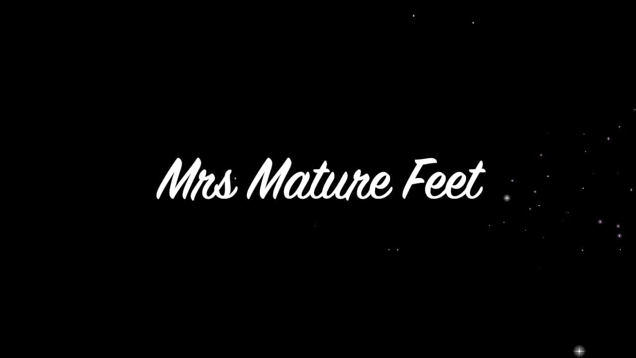 Mrs Mature Feet in her Fully Fashioned Stockings