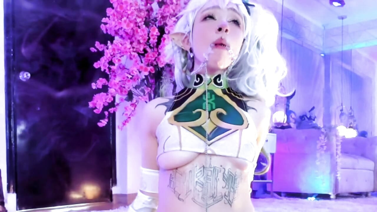 Petite nahida play whit gagtoy