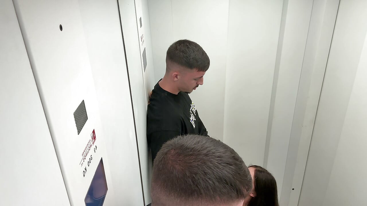 We had sex in the elevator and a neighbor caught us - Rossa Vaxx