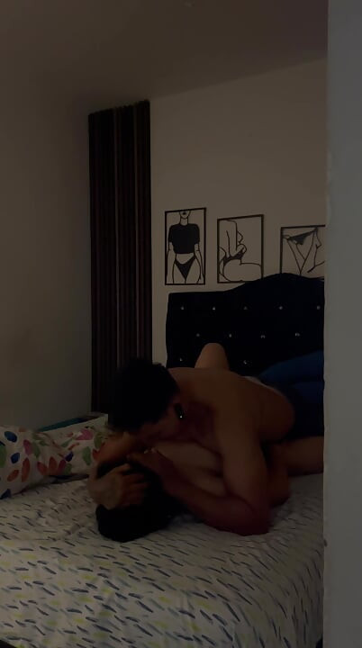 Aku jadi horny saat memijat temanku dan akhirnya aku ngentot dia