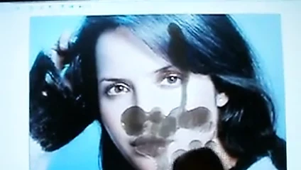 Andrea corr cum onu ​​hediye alır