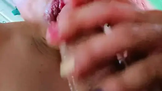 Barbystrawberry seksi dengan celana dalam biru seksi menyepong penisku yang keras sampai banyak minum air mani semua sangat nakal