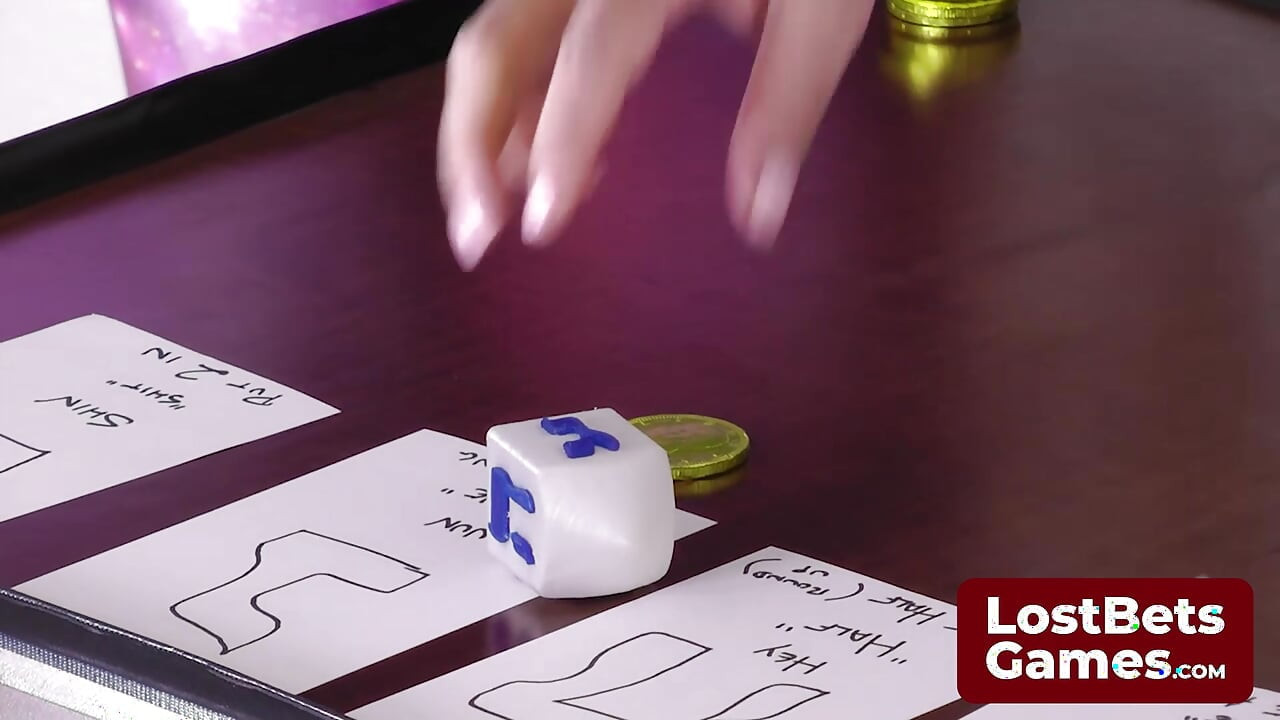 스트립 Dreidel 각 히브리어 편지와 옷을 흘리는