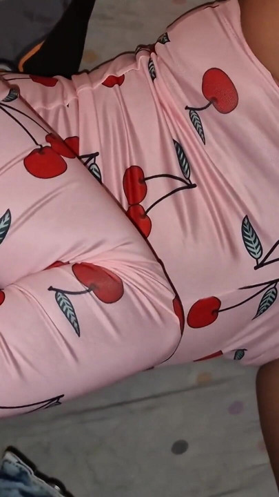 Cea mai bună prietenă a mea m-a prins citind o carte singură în camera mea, devine excitată și am ajuns să ne fut tare fără prezervativ | Clip 1