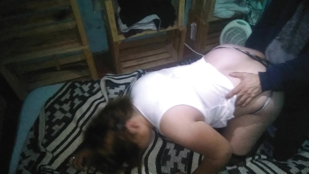 和女友吃晚餐前先幹一炮