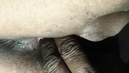 Water fell into the pussy when she put a finger in her pussy.