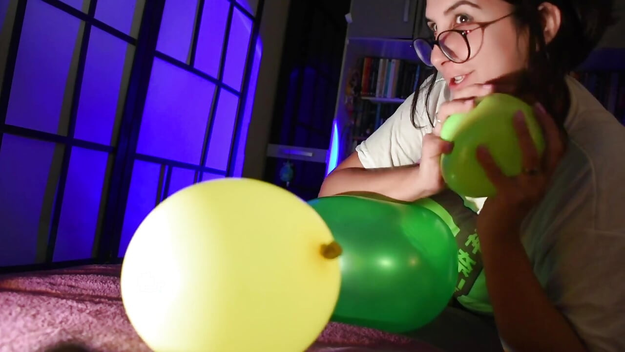 Stříkání a fisting balónku zeleného krystalu - Bunny Looner