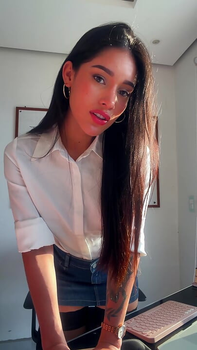 Sexy Secretary Seeks to Please Her Boss