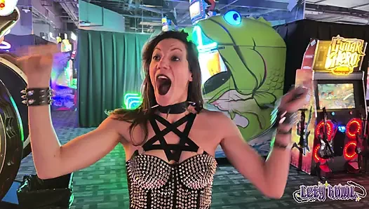 Die Abenteuer von Lety Howl, Folge 11: Xbiz Los Angeles