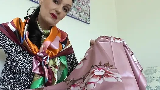 Syal satin mengkilapku akan membuatmu terangsang! Lady Victoria Valente