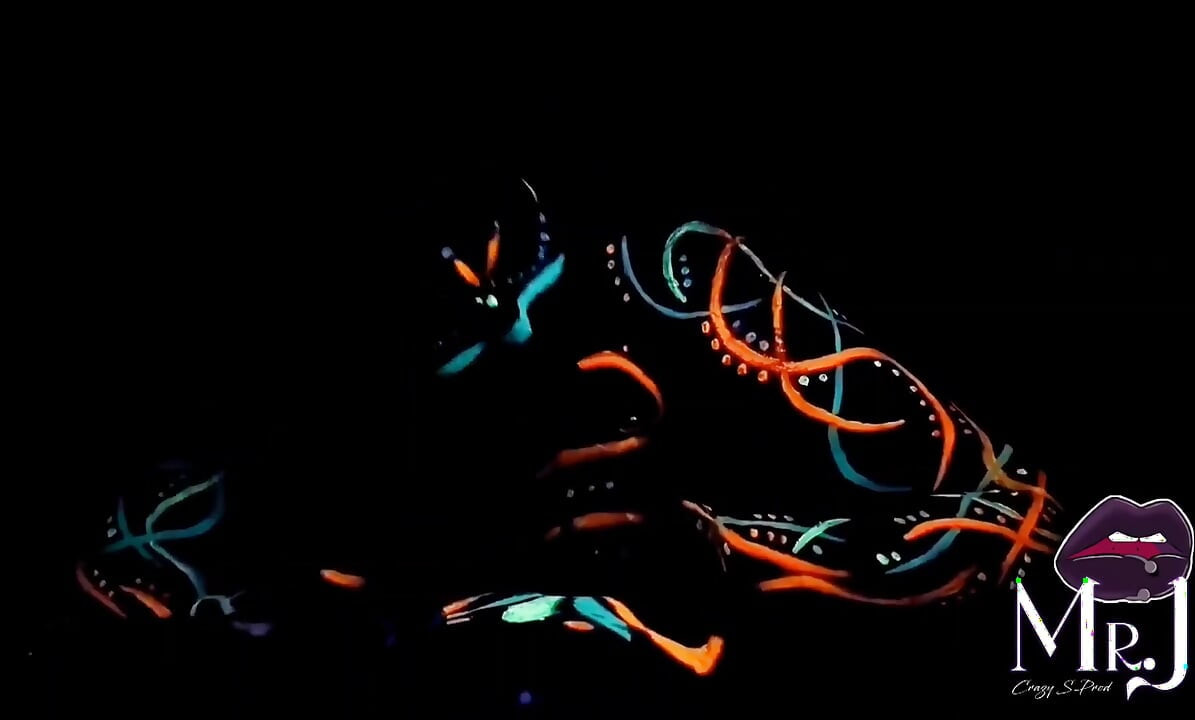 Seks en UV-schilderkunst met Nyx & Dmona