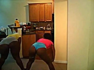 YES I LOVE THE TWERKERS - 38