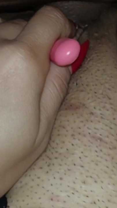 Üvey erkek kardeşimi götünü yalamama izin vermesine ikna ettim. Dilimi soktum ve karşılığında üzerime geldi. | Klip 1